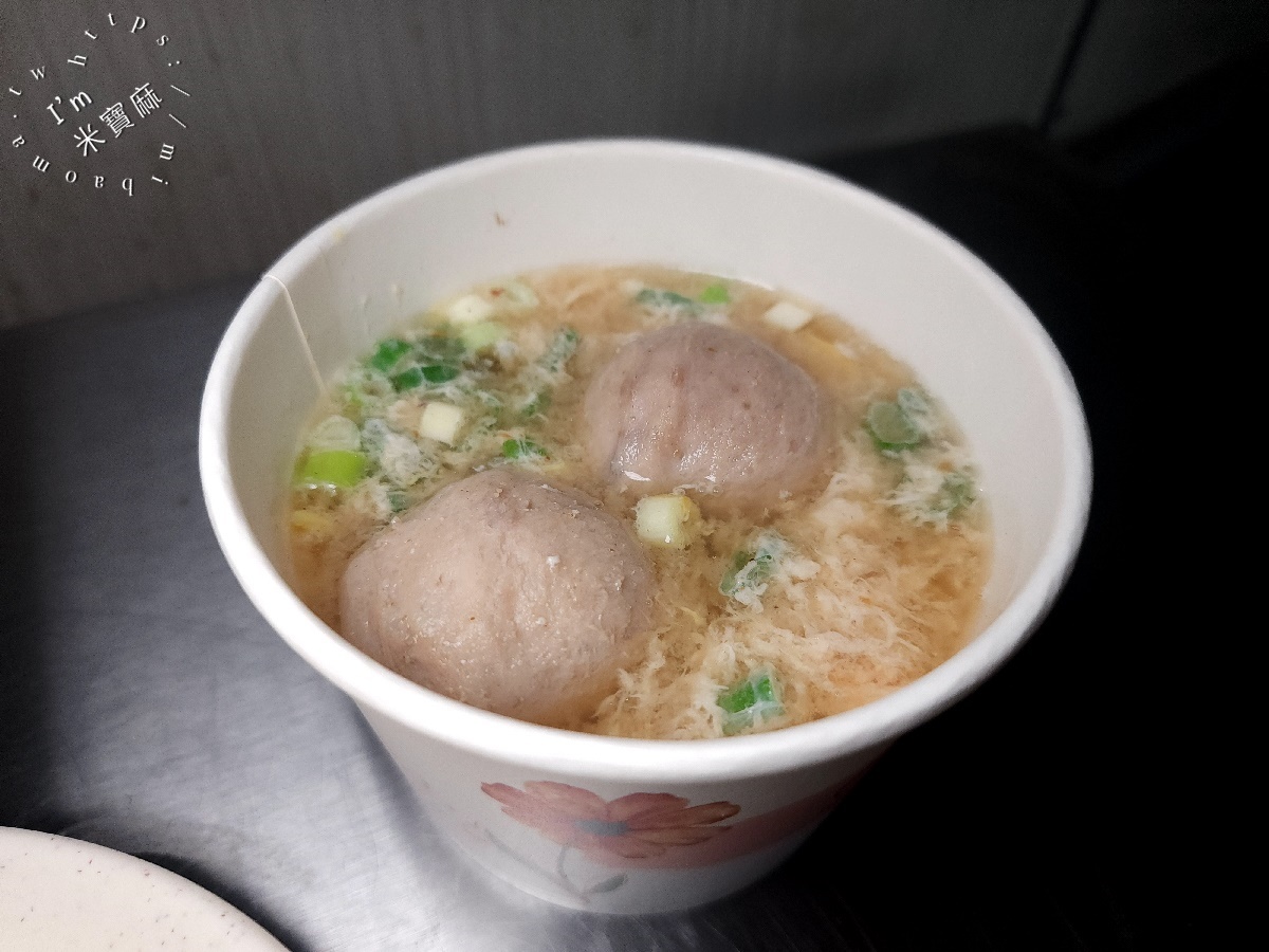 福德涼麵┃台北美食。24小時營業的人氣涼麵，加芥末加辣醬更夠味，來碗綜合湯有夠滿足