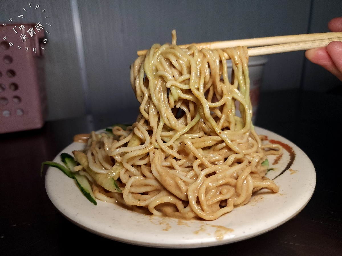 福德涼麵┃台北美食。24小時營業的人氣涼麵，加芥末加辣醬更夠味，來碗綜合湯有夠滿足