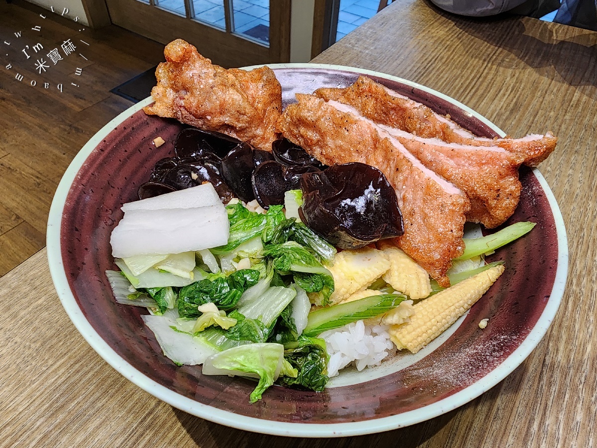 和佃良丼┃中和廟口美食。厚切排骨飯太正點、牛肉丼飯也很不錯，還有韓式料理也能吃到