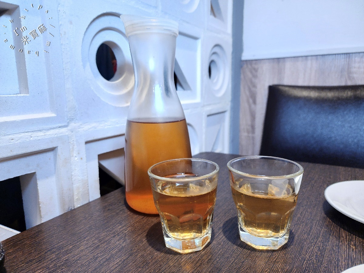 花娘小館創始店┃台北美食。黃仁勳來台推薦必吃川菜餐廳，平日生意也非常好