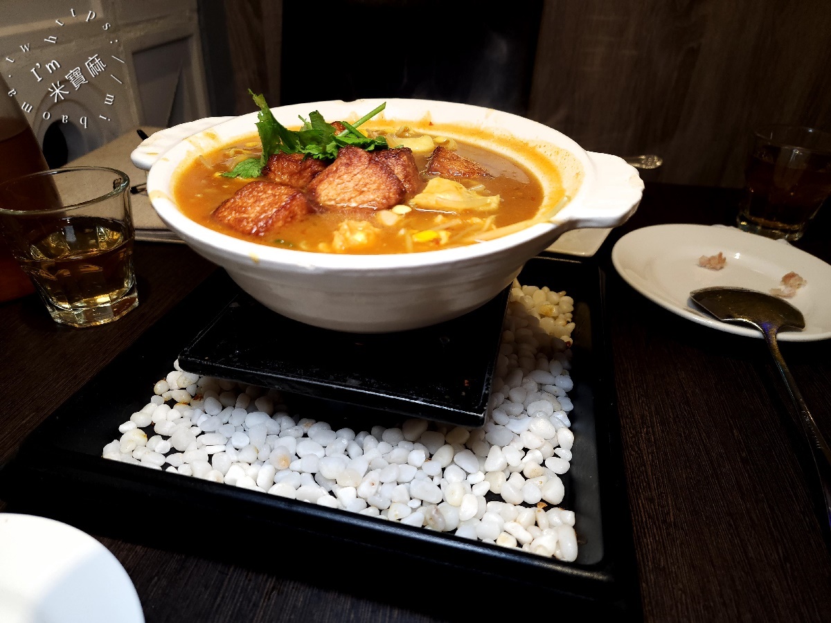花娘小館創始店┃台北美食。黃仁勳來台推薦必吃川菜餐廳，平日生意也非常好
