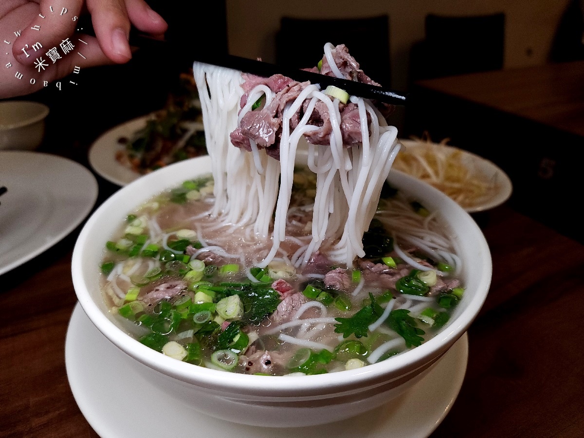 越有味┃萬華美食。巷弄正宗越式料理風味來這裡吃，越南麵包、生春捲、河粉米線以及各式家常菜都有