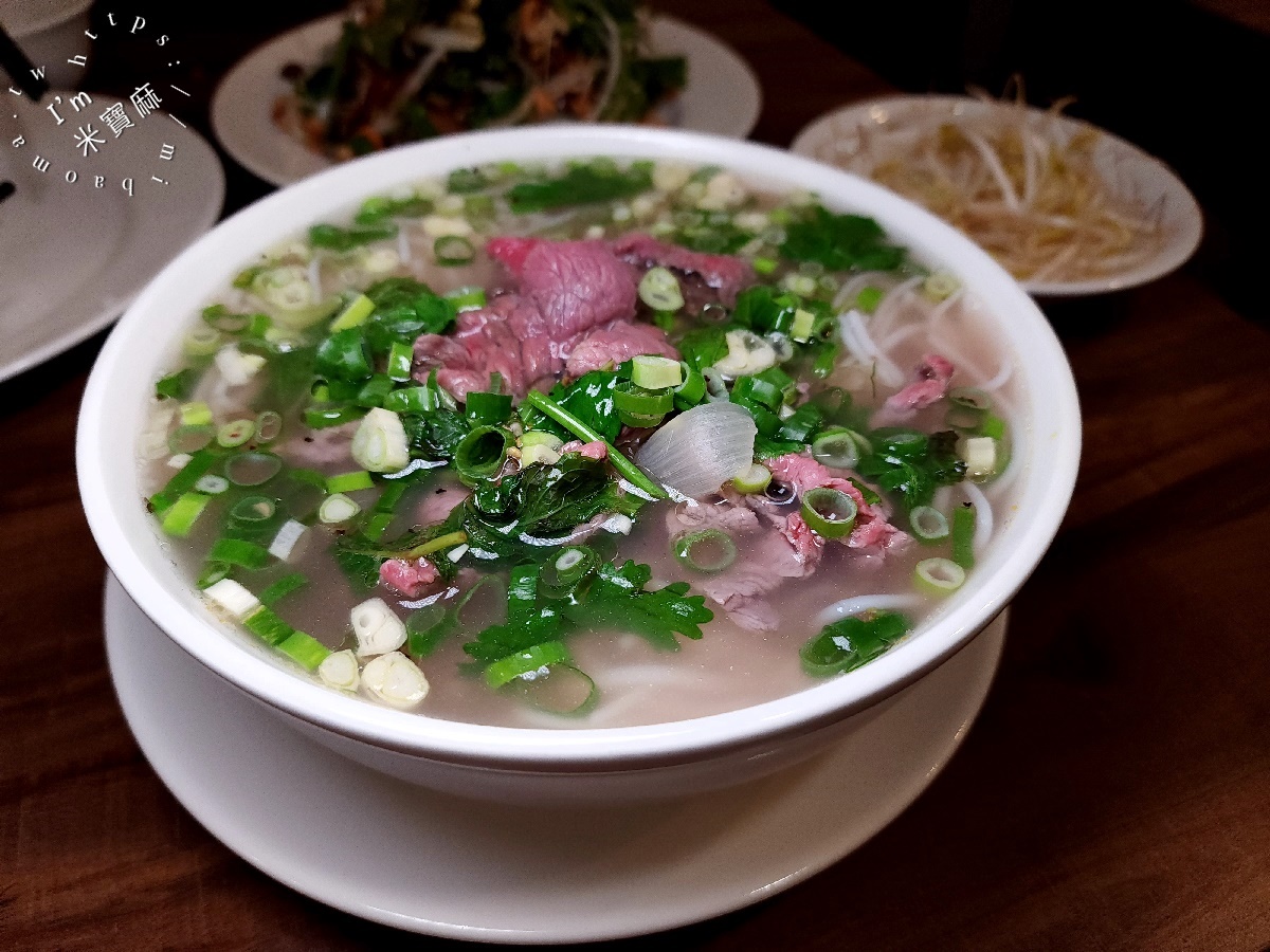 越有味┃萬華美食。巷弄正宗越式料理風味來這裡吃，越南麵包、生春捲、河粉米線以及各式家常菜都有