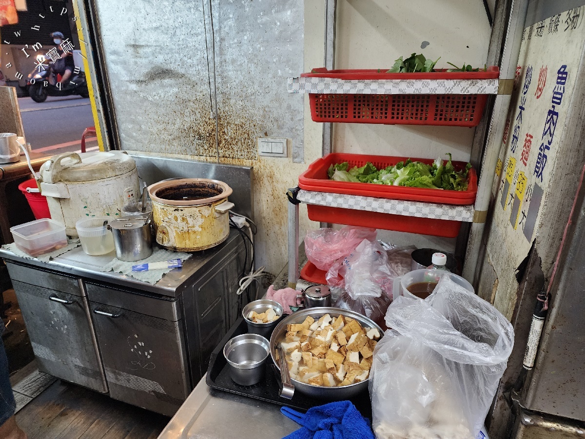 老船長蝦仁羹┃興南夜市美食。蝦仁羹真材實料大口滿足!銅板價可以吃的很豐富