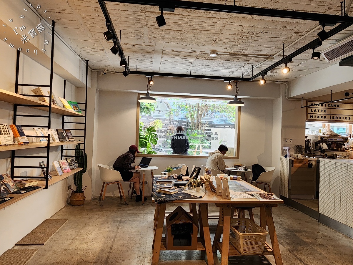 Milk Bar by BKA┃松山區不限時咖啡。 提供插座、場地租借以及包廂環境，也有活動包場的服務