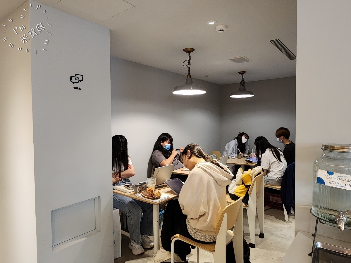 Milk Bar by BKA┃松山區不限時咖啡。 提供插座、場地租借以及包廂環境，也有活動包場的服務