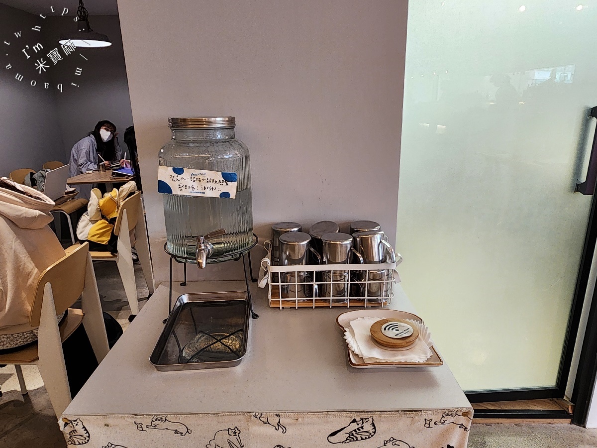 Milk Bar by BKA┃松山區不限時咖啡。 提供插座、場地租借以及包廂環境，也有活動包場的服務