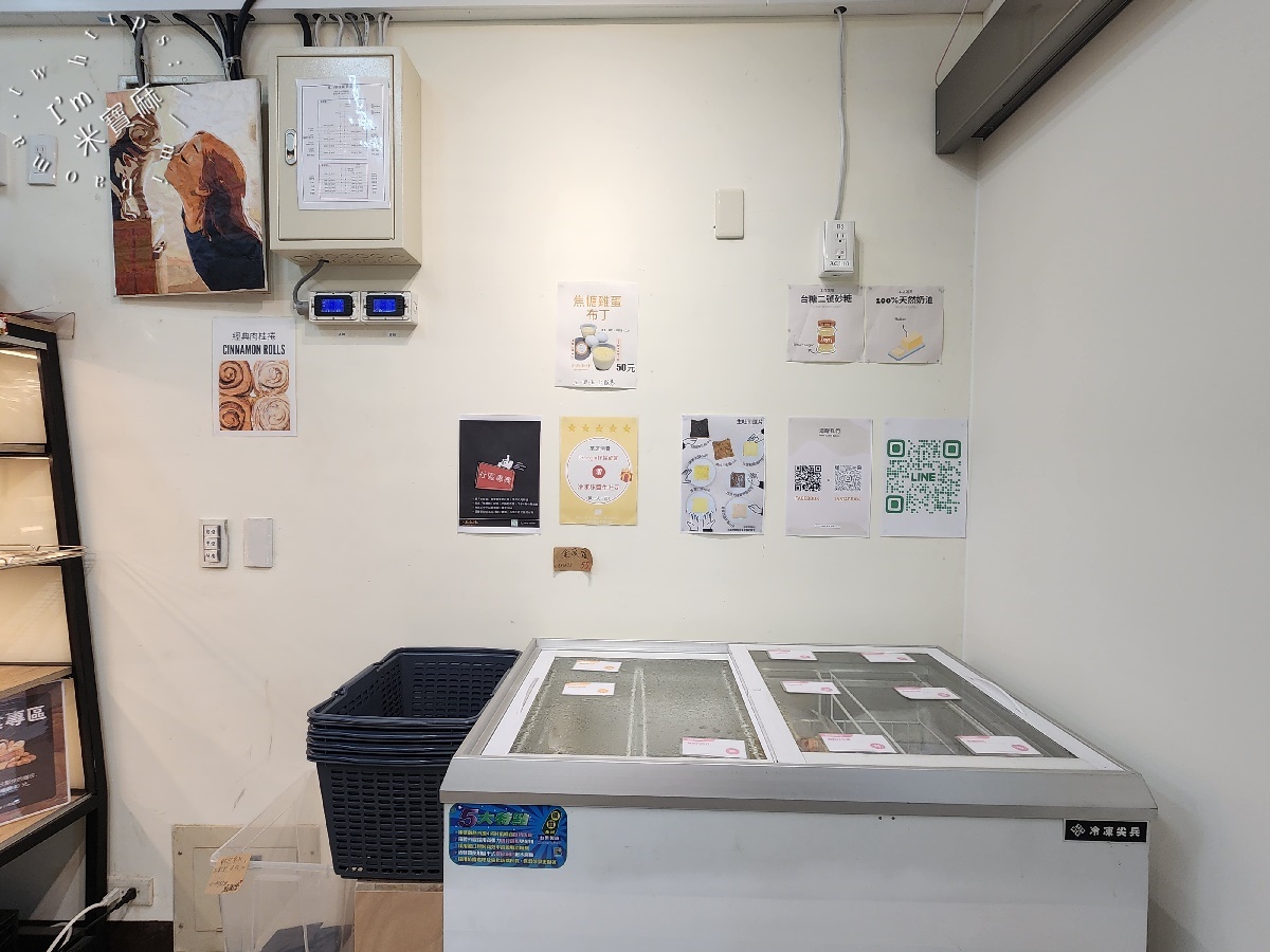 小雨教練吐司麵包店┃中和華新街美食。多口味生吐司、厚片吐司以及肉桂捲，還有拿鐵及美式咖啡