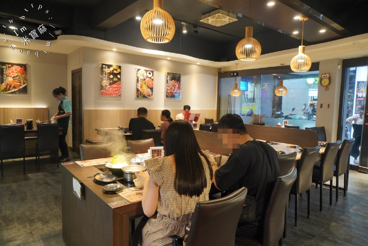 双禾町鍋物 中和南勢角店┃中和火鍋。海陸雙饗套餐更澎湃，和牛祭太過癮了!還有自助吧無限續用