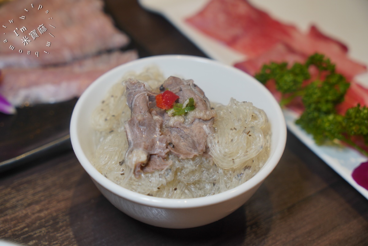 双禾町鍋物 中和南勢角店┃中和火鍋。海陸雙饗套餐更澎湃，和牛祭太過癮了!還有自助吧無限續用