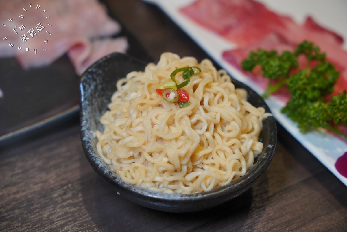 双禾町鍋物 中和南勢角店┃中和火鍋。海陸雙饗套餐更澎湃，和牛祭太過癮了!還有自助吧無限續用