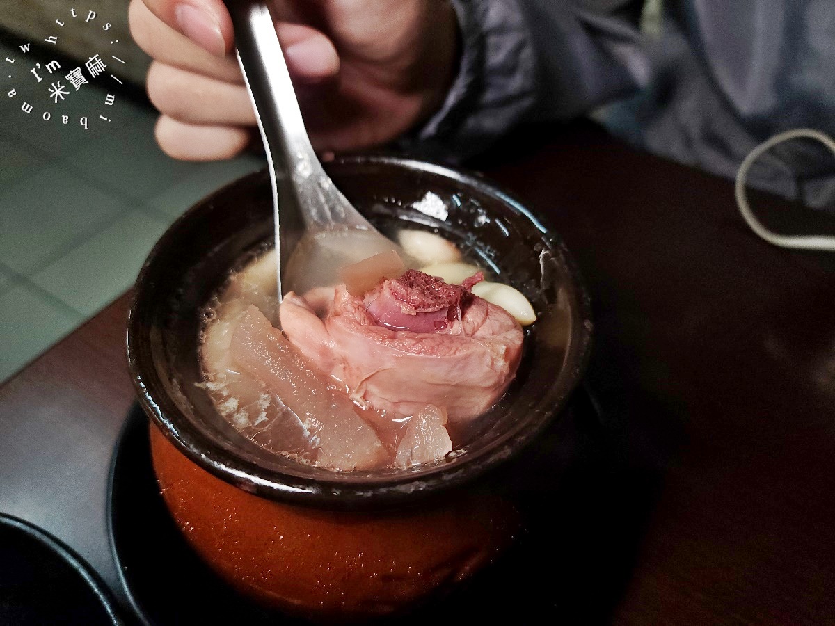 甕中甕炭火煨湯 | 板橋美食，專業月嫂古法慢煨12小時，近30種濃郁湯品暖心暖胃，加碼推薦銷魂滷肉飯！