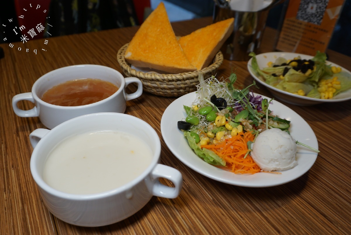 威尼斯義大利餐廳┃中山區義大利麵。套餐選擇吃的豐富又飽足，內用自助吧冷熱飲沙拉濃湯無限續用