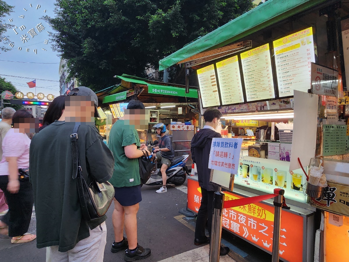 英姐黑糖珍珠鮮奶┃南機場夜市美食。榮獲夜市王必吃美食，黑糖珍珠鮮奶招牌必喝
