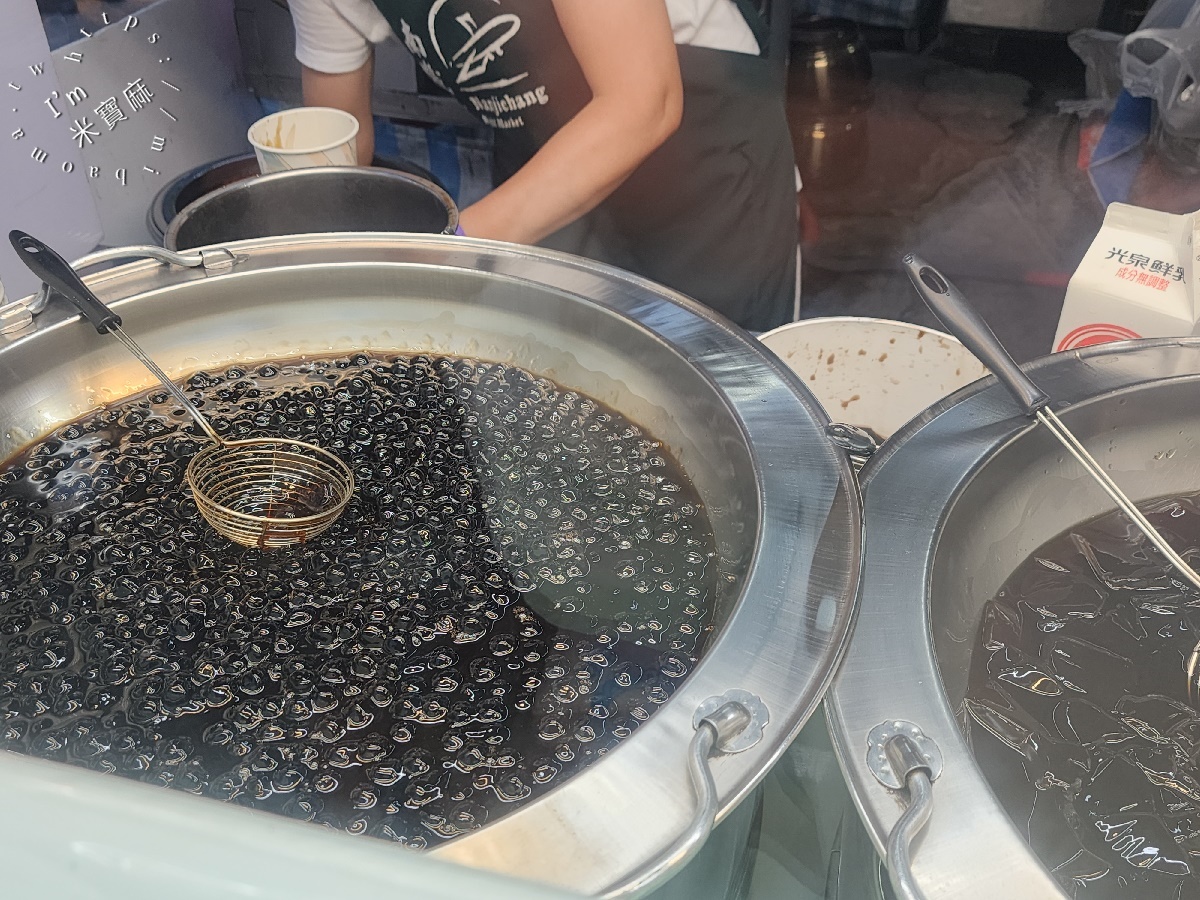 英姐黑糖珍珠鮮奶┃南機場夜市美食。榮獲夜市王必吃美食，黑糖珍珠鮮奶招牌必喝