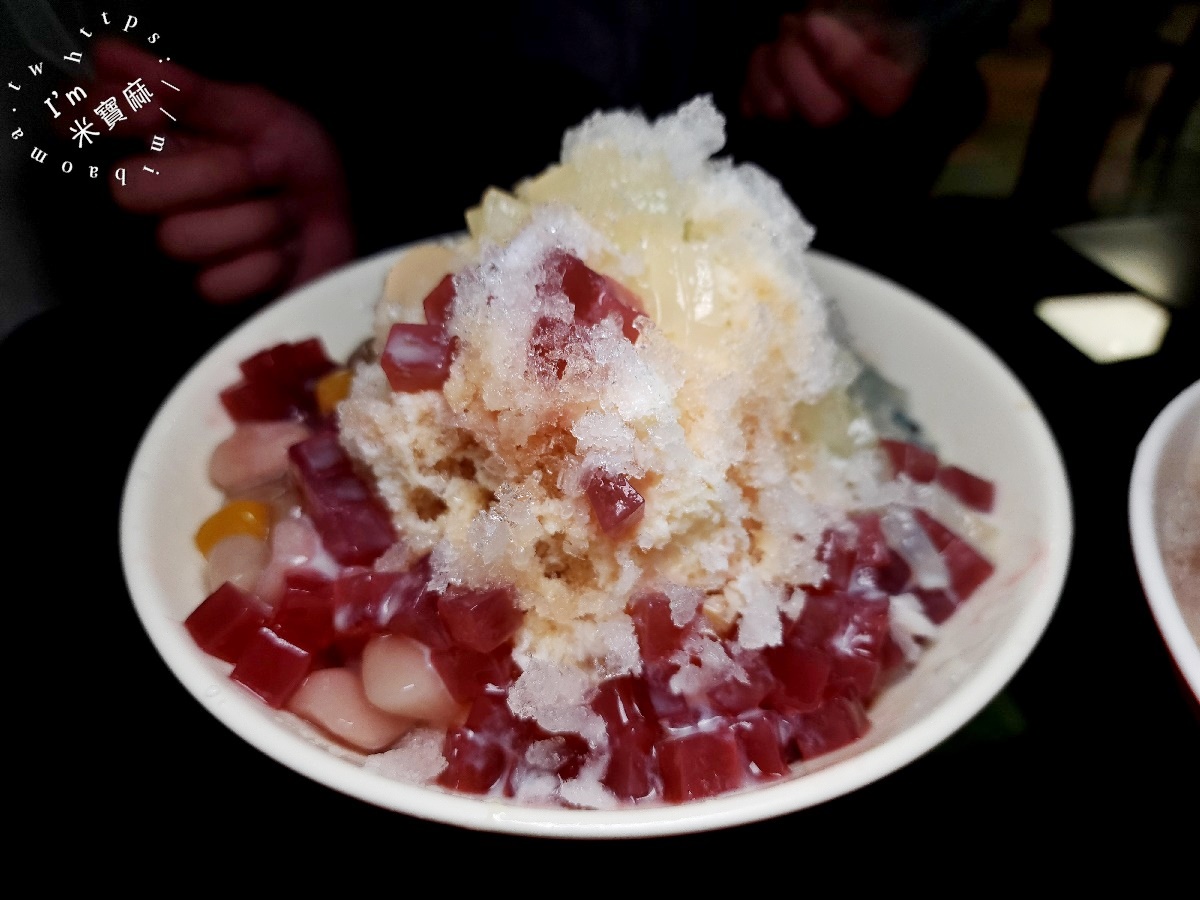 南機場芋頭大王┃南機場夜市美食。芋頭綿密鬆甜必點，真材實料超大一碗，兩個人吃也很可以