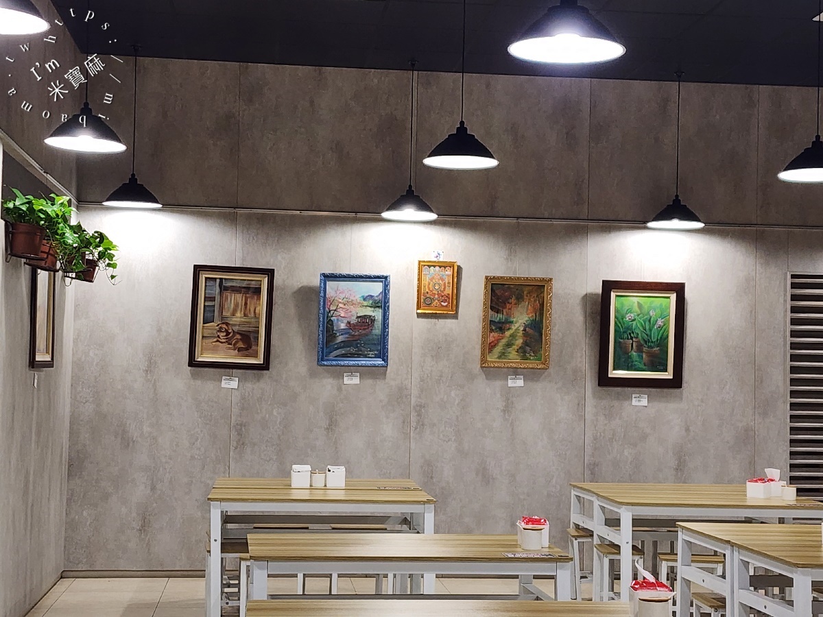鍾小勤麵食館┃中原大學 中壢 牛肉麵。超份量CP值牛肉麵，店內還可續湯續麵，自助吧豆花涼茶，吃到撐肚沒問題