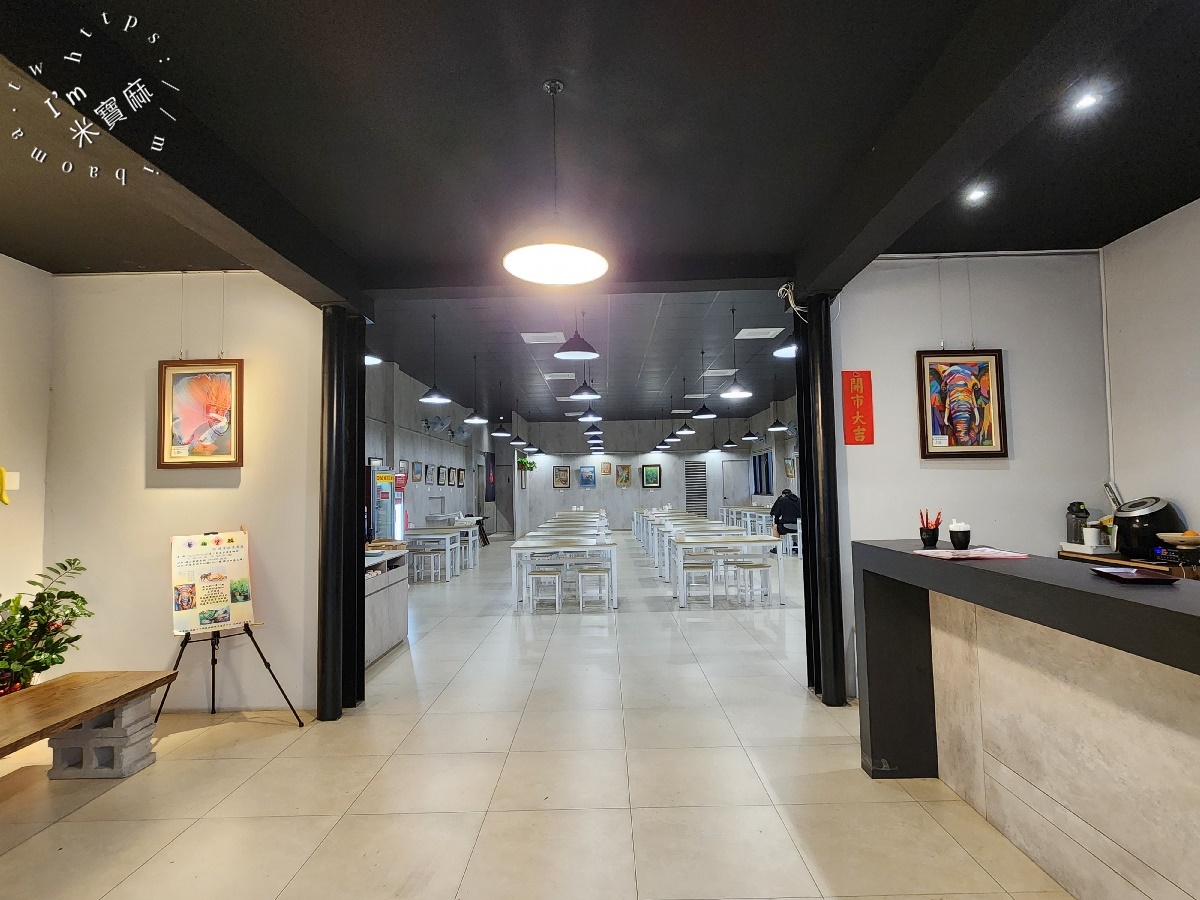 鍾小勤麵食館┃中原大學 中壢 牛肉麵。超份量CP值牛肉麵，店內還可續湯續麵，自助吧豆花涼茶，吃到撐肚沒問題