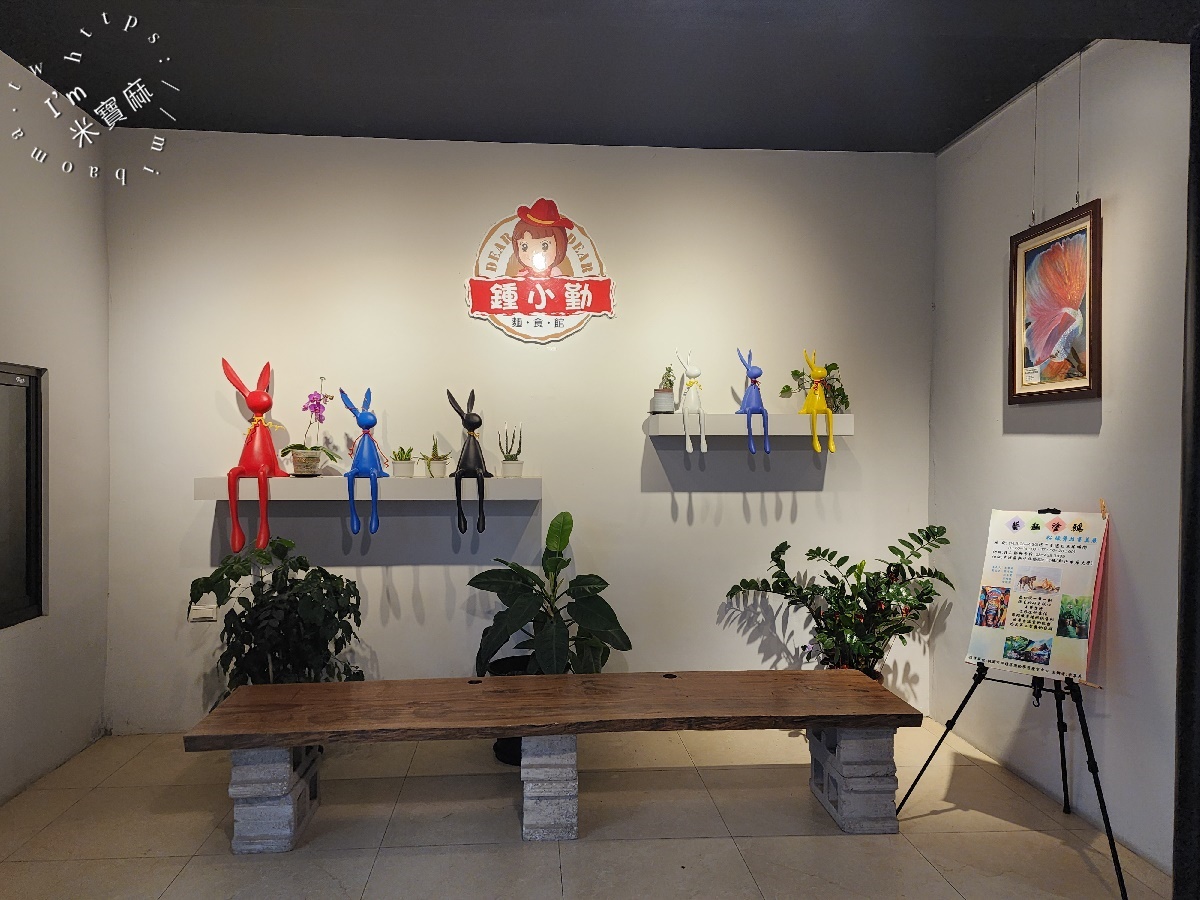 鍾小勤麵食館┃中原大學 中壢 牛肉麵。超份量CP值牛肉麵，店內還可續湯續麵，自助吧豆花涼茶，吃到撐肚沒問題
