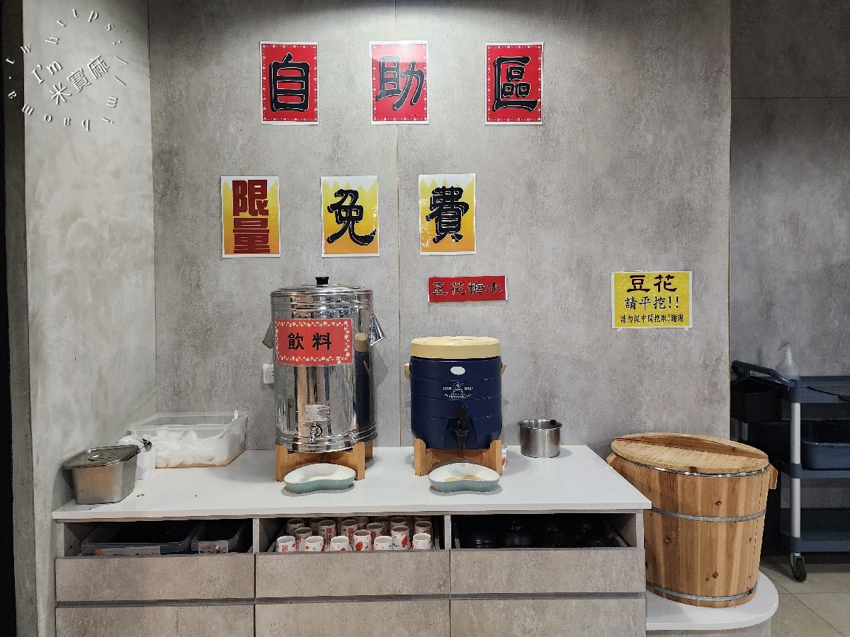 鍾小勤麵食館┃中原大學 中壢 牛肉麵。超份量CP值牛肉麵，店內還可續湯續麵，自助吧豆花涼茶，吃到撐肚沒問題