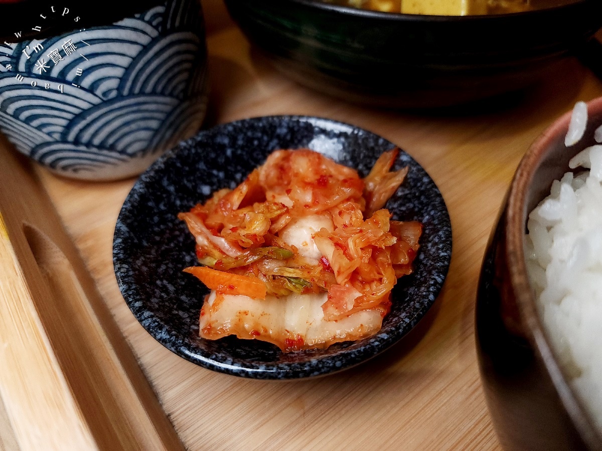 貳哩肥┃興南夜市美食。椒麻辣咖哩飯、和風丼飯都好吃，內用湯可無限續用，白飯可免費續一次