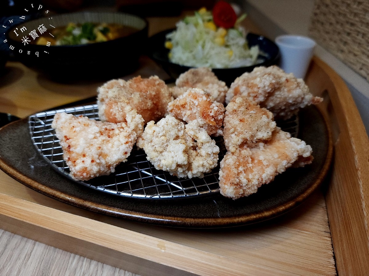 貳哩肥┃興南夜市美食。椒麻辣咖哩飯、和風丼飯都好吃，內用湯可無限續用，白飯可免費續一次