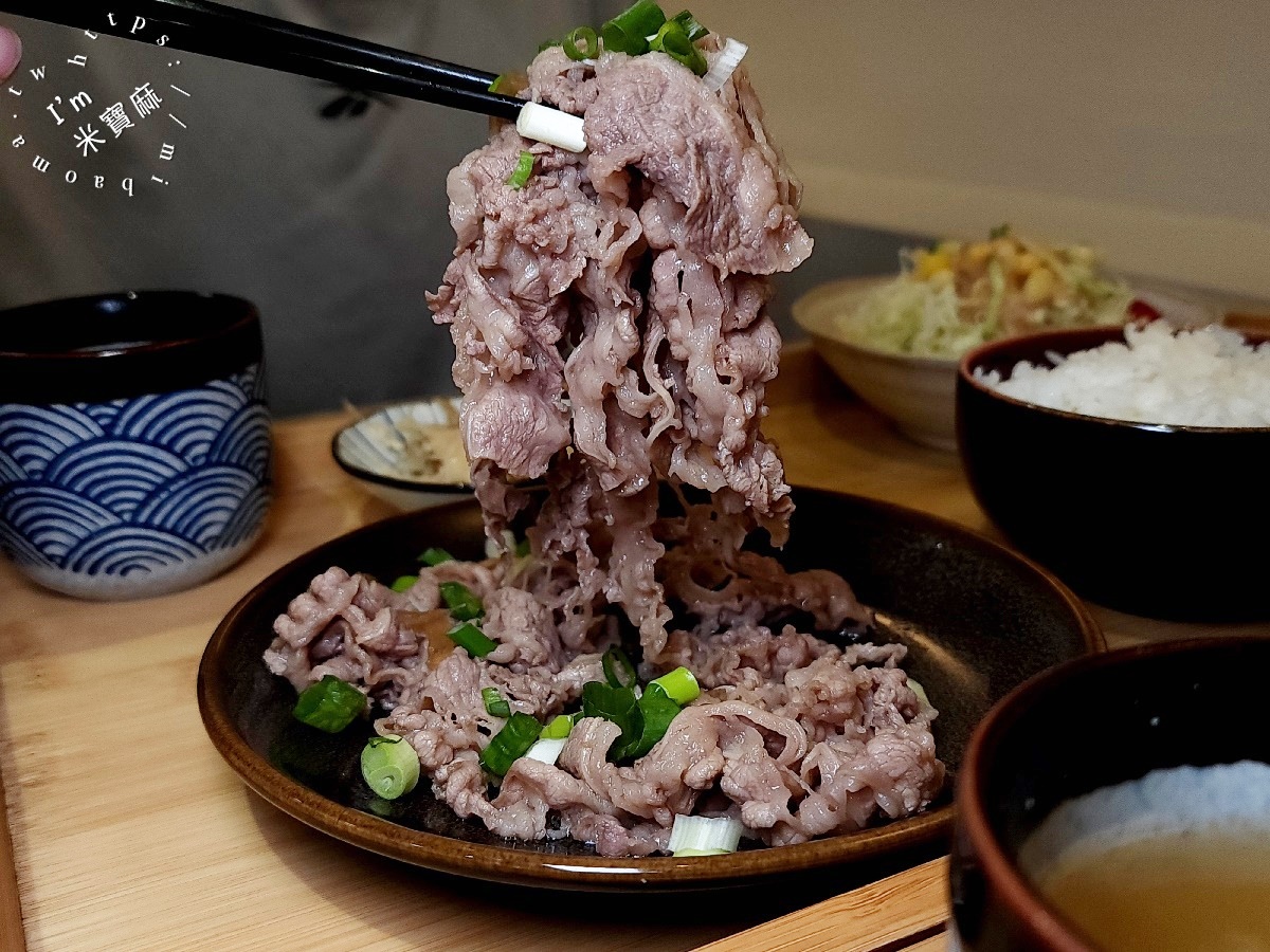 貳哩肥┃興南夜市美食。椒麻辣咖哩飯、和風丼飯都好吃，內用湯可無限續用，白飯可免費續一次