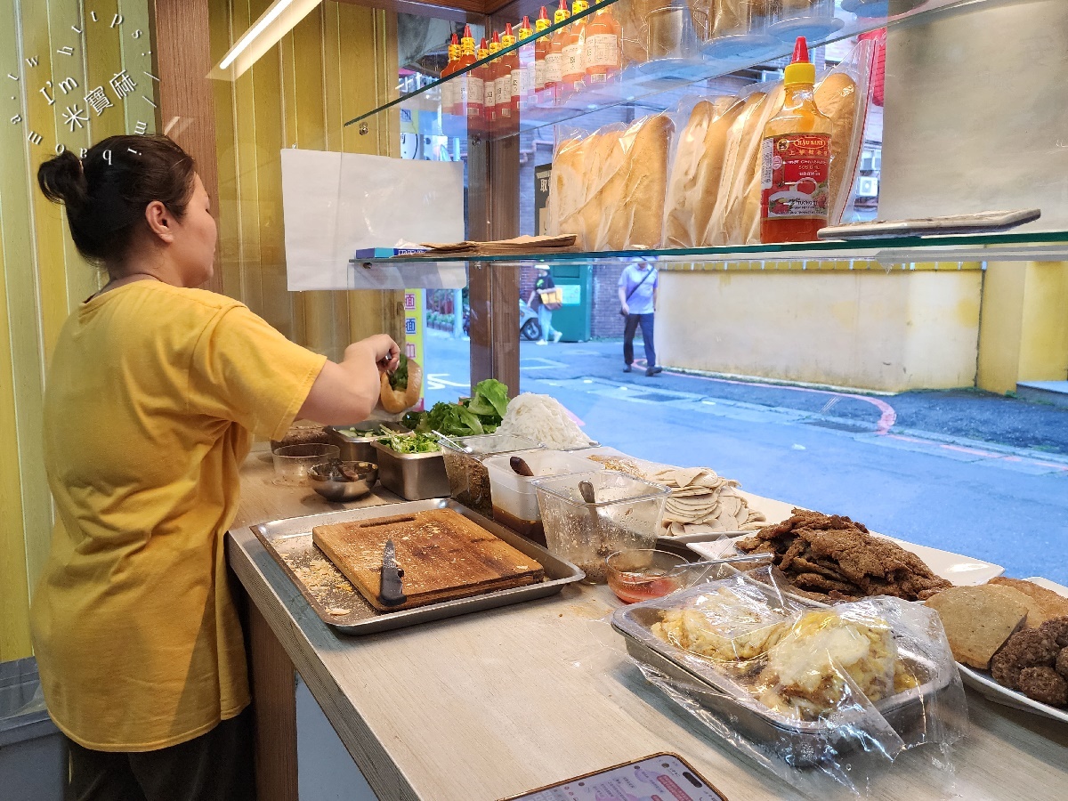 越南會安麵包┃中和美食。中越口味越南麵包，炭烤酥香、多種內餡必吃！