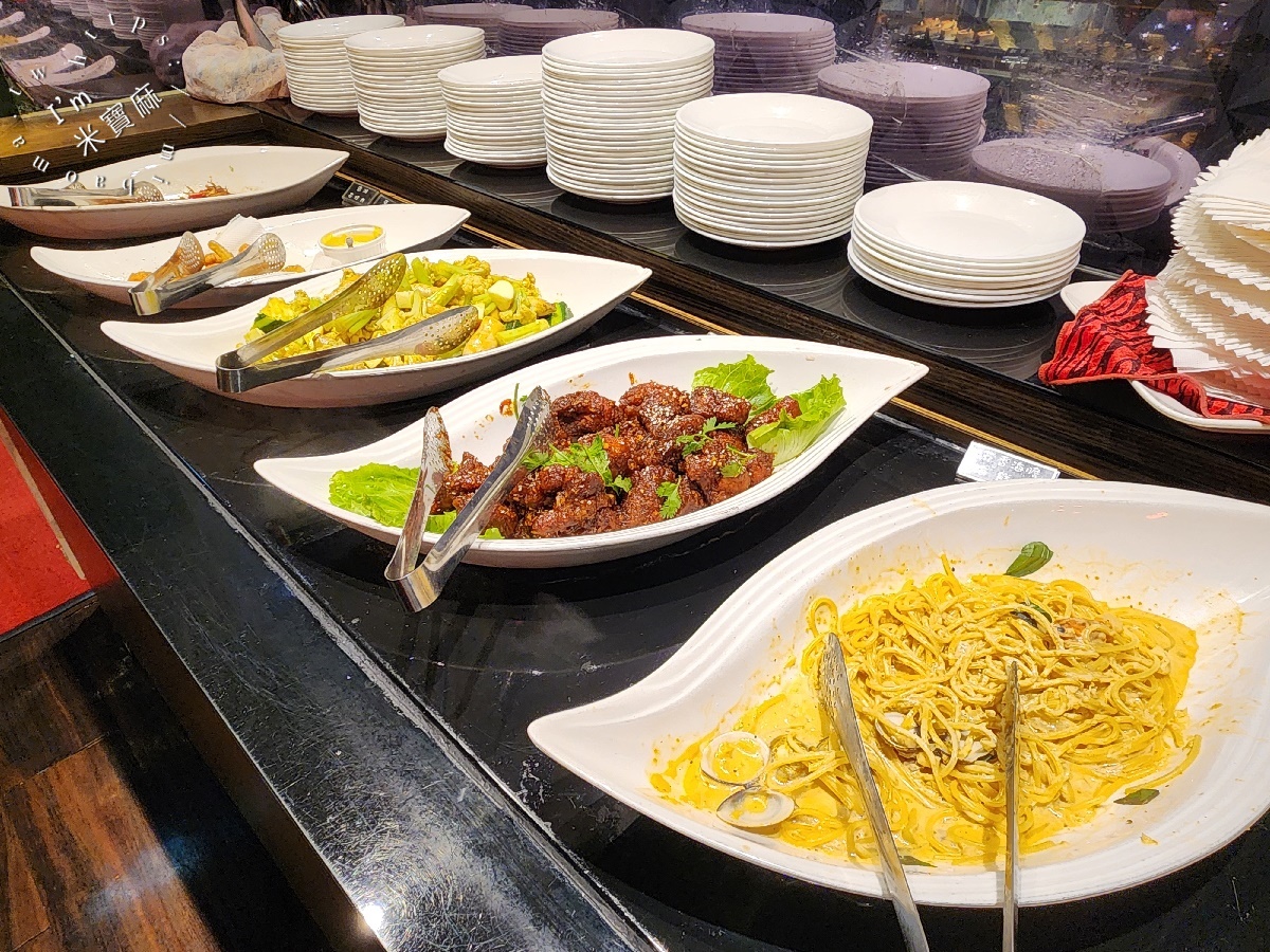 凱薩西餐牛排┃台北牛排吃到飽。一週只開三天的神秘牛排館，自助吧豐富有誠意，外帶百元價更超值