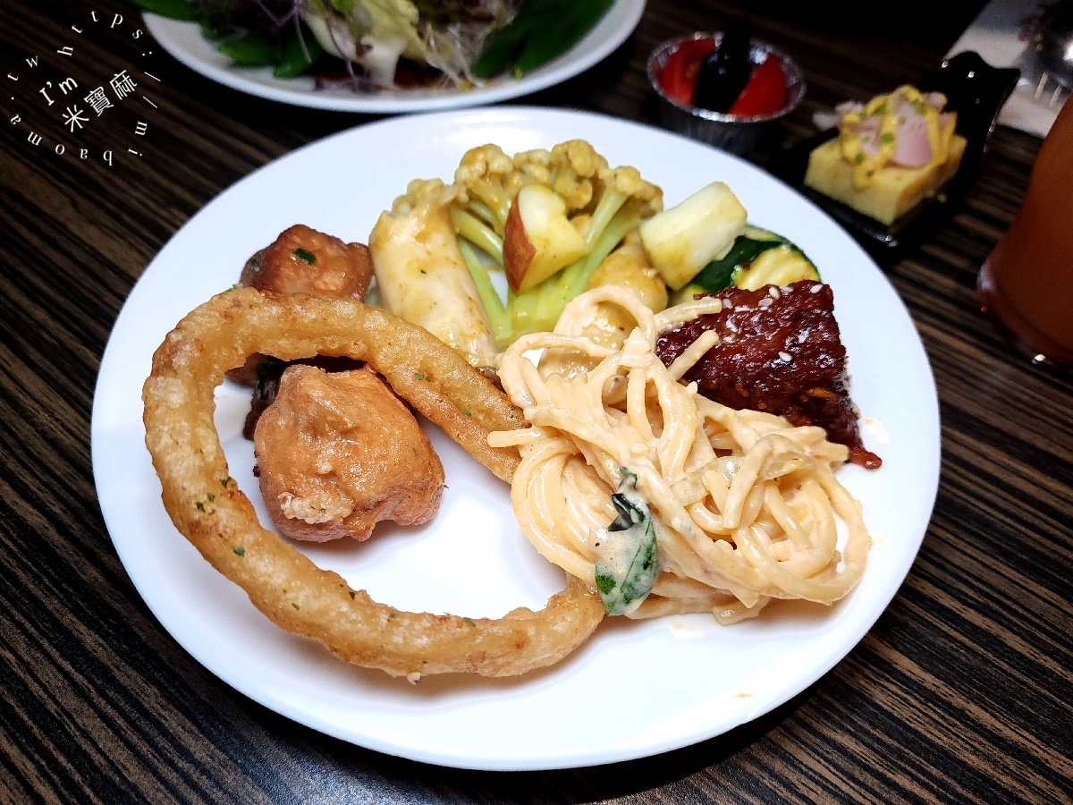 凱薩西餐牛排┃台北牛排吃到飽。一週只開三天的神秘牛排館，自助吧豐富有誠意，外帶百元價更超值