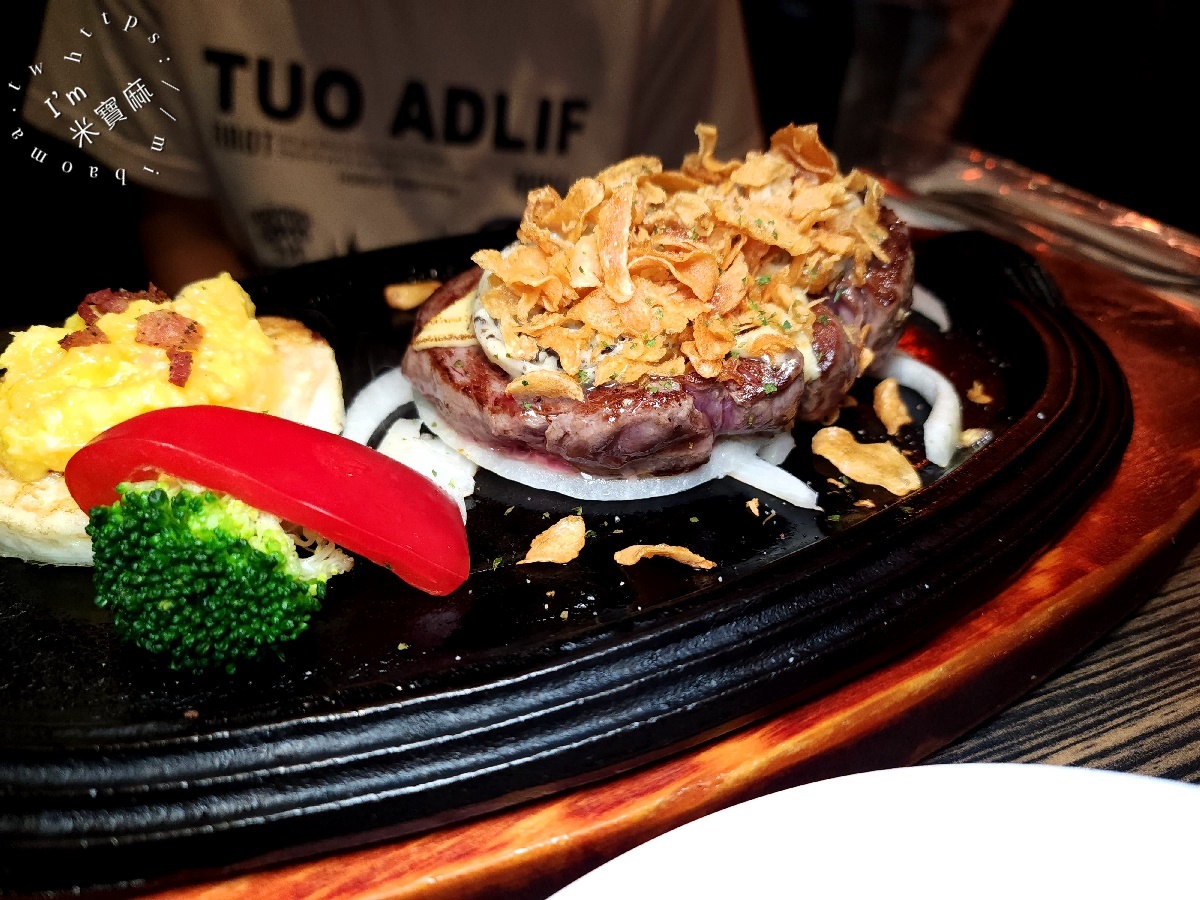 凱薩西餐牛排┃台北牛排吃到飽。一週只開三天的神秘牛排館，自助吧豐富有誠意，外帶百元價更超值