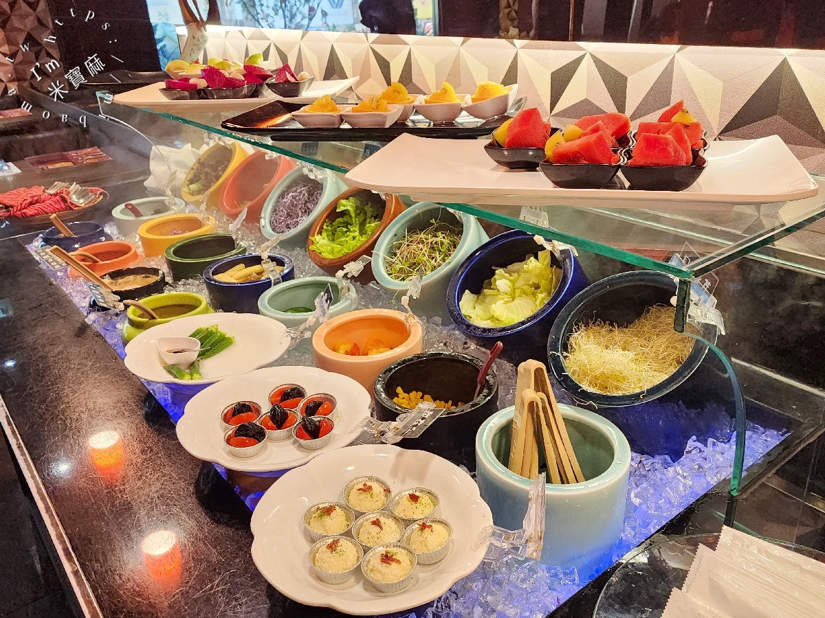 凱薩西餐牛排┃台北牛排吃到飽。一週只開三天的神秘牛排館，自助吧豐富有誠意，外帶百元價更超值
