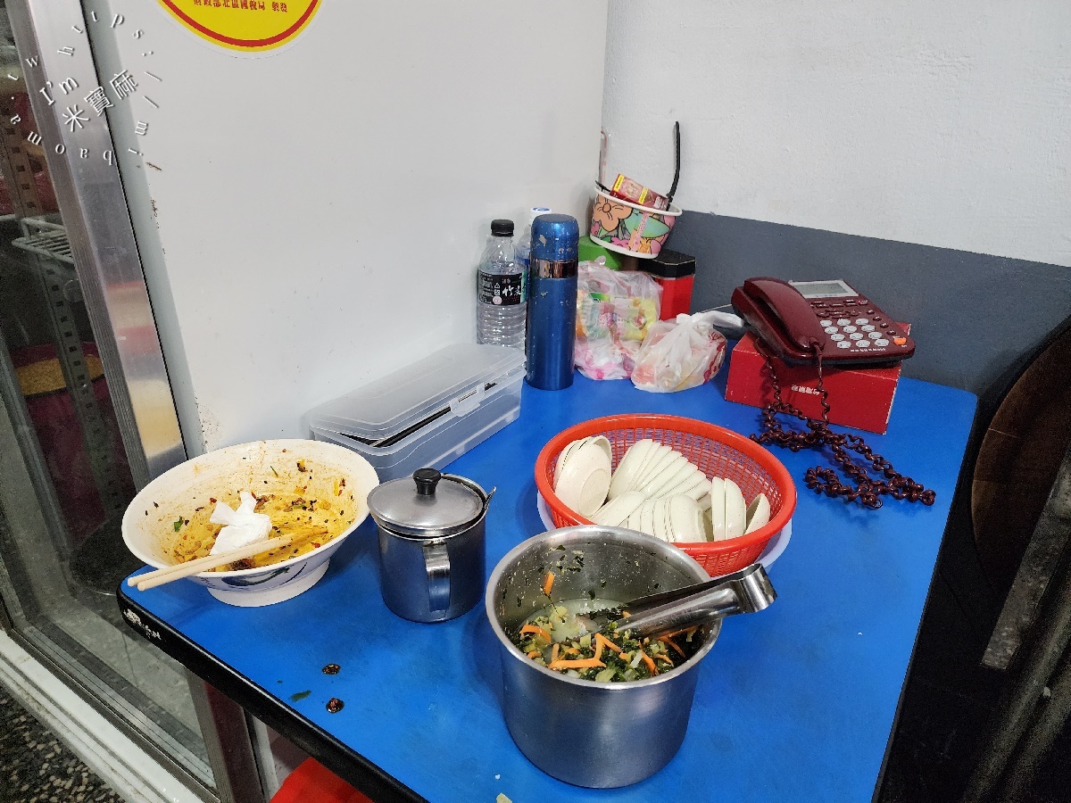 金龍小吃店｜中和華新街美食，平價粑粑絲、米線與特色飲品，輕鬆品味異國風情！