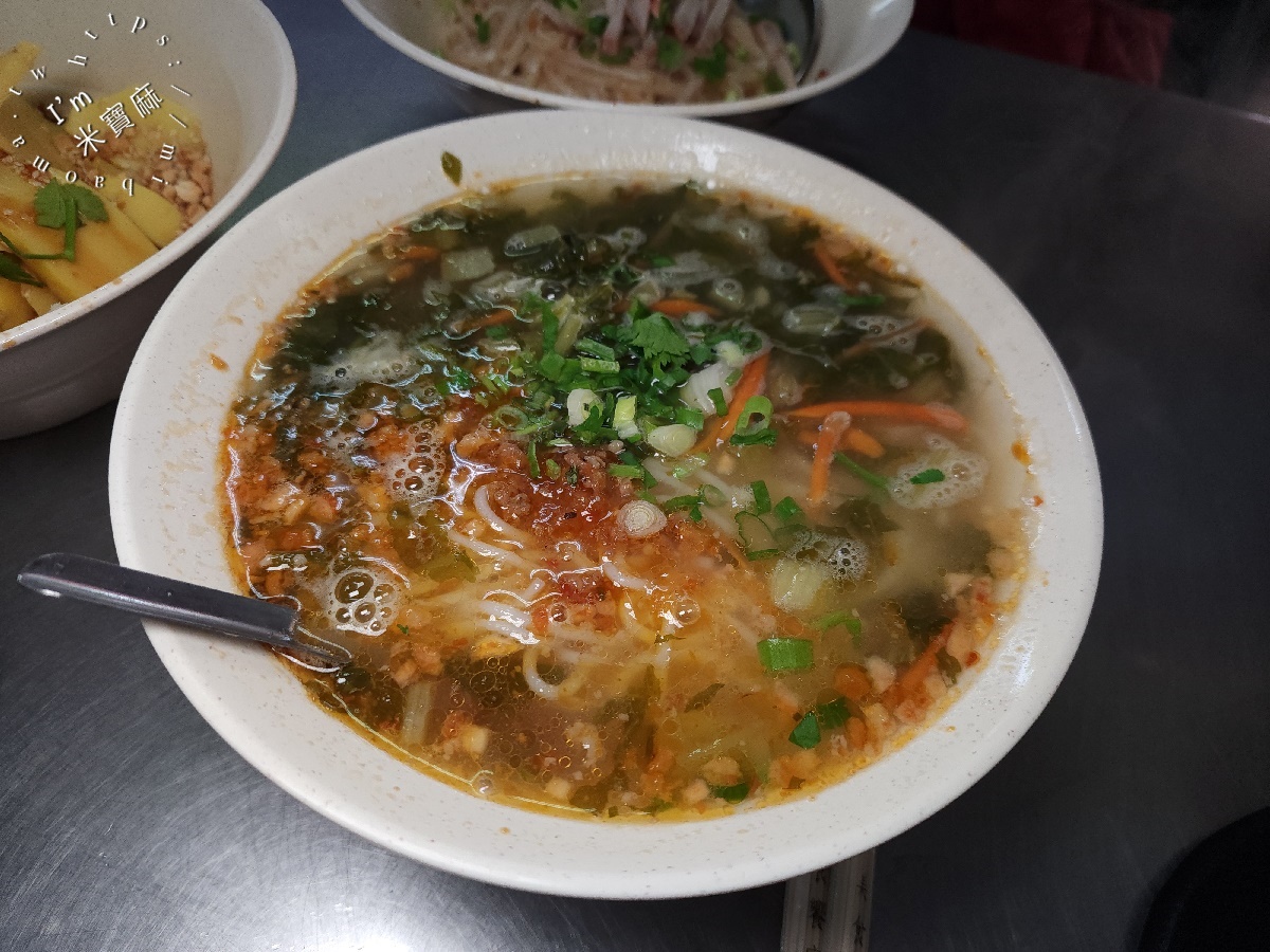 金龍小吃店｜中和華新街美食，平價粑粑絲、米線與特色飲品，輕鬆品味異國風情！