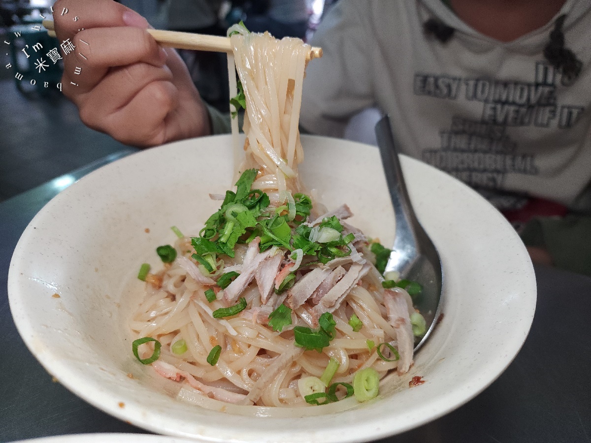 金龍小吃店｜中和華新街美食，平價粑粑絲、米線與特色飲品，輕鬆品味異國風情！