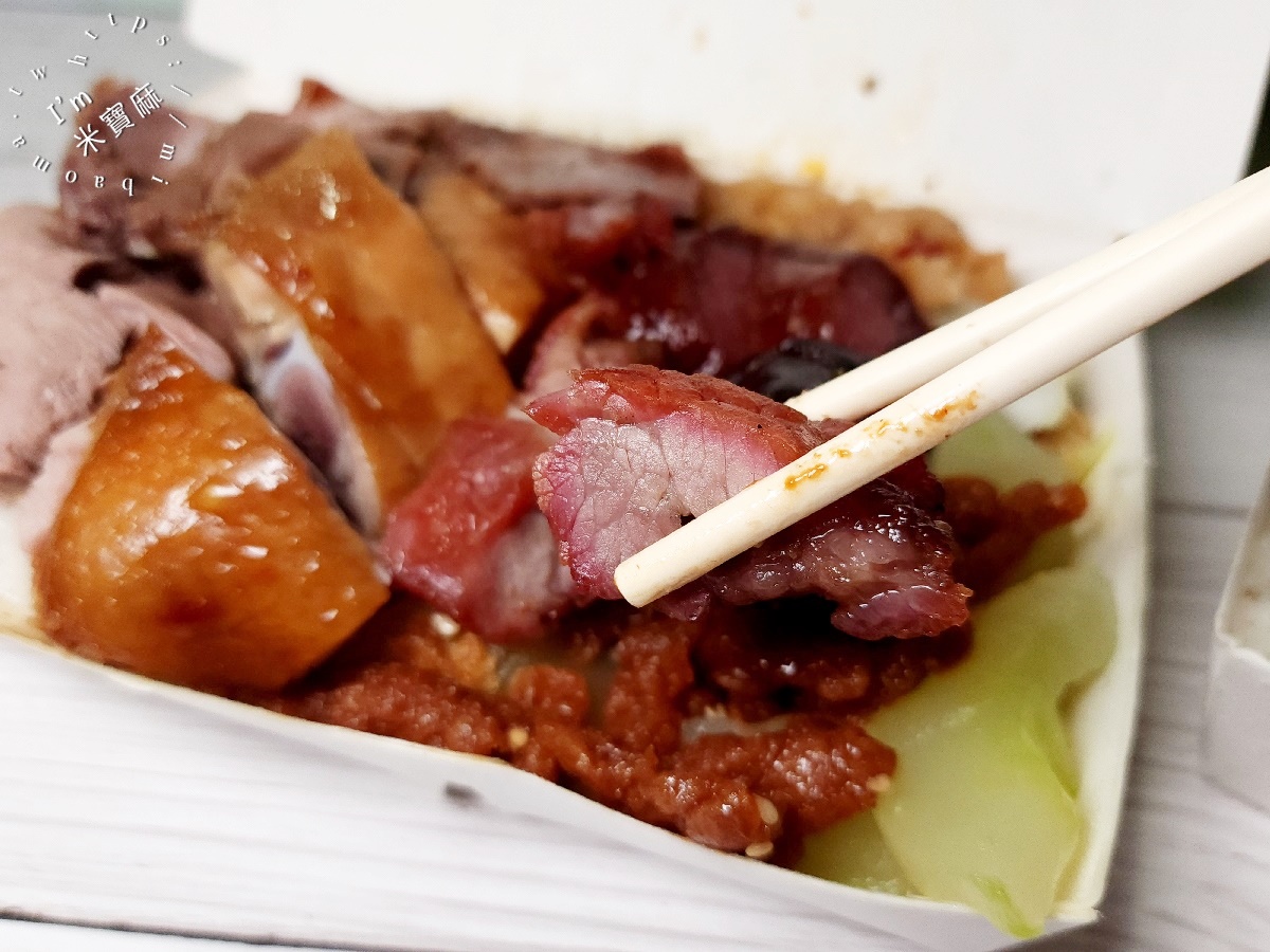 珍寶燒腊店┃新店燒臘便當。份量很夠還能選四樣配菜，還有炒飯炒麵品項，用餐時段就是人潮不斷
