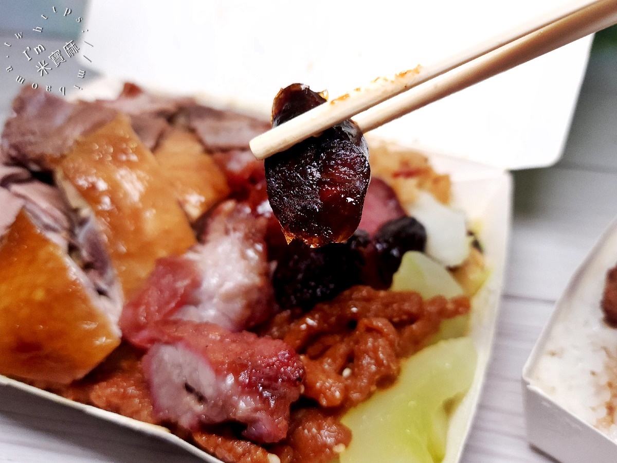 珍寶燒腊店┃新店燒臘便當。份量很夠還能選四樣配菜，還有炒飯炒麵品項，用餐時段就是人潮不斷