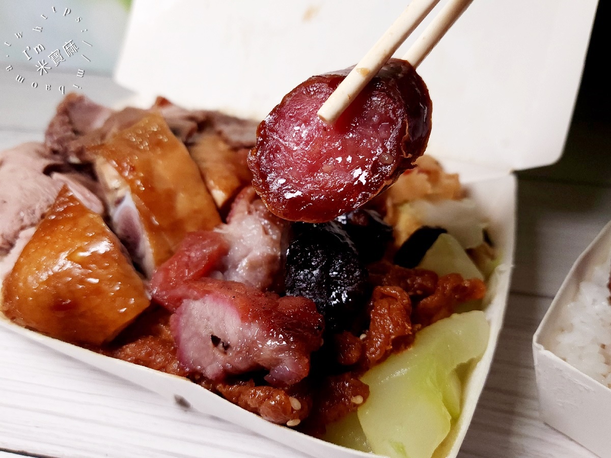 珍寶燒腊店┃新店燒臘便當。份量很夠還能選四樣配菜，還有炒飯炒麵品項，用餐時段就是人潮不斷