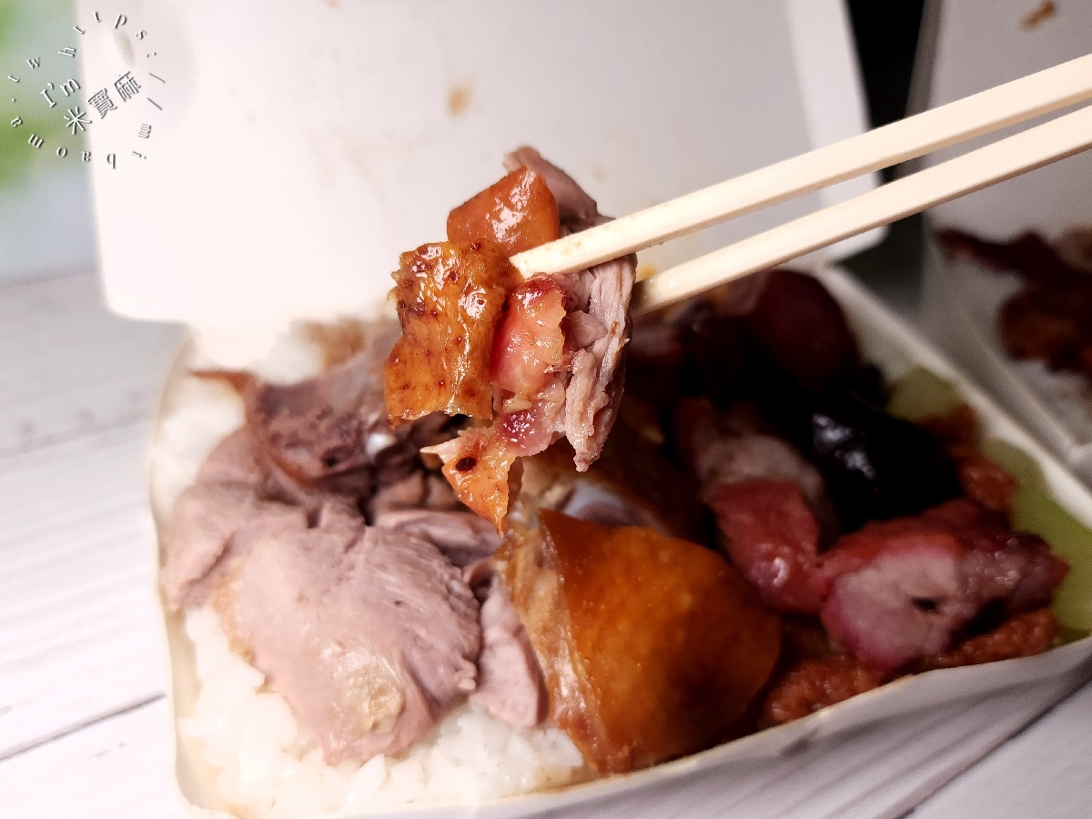 珍寶燒腊店┃新店燒臘便當。份量很夠還能選四樣配菜，還有炒飯炒麵品項，用餐時段就是人潮不斷