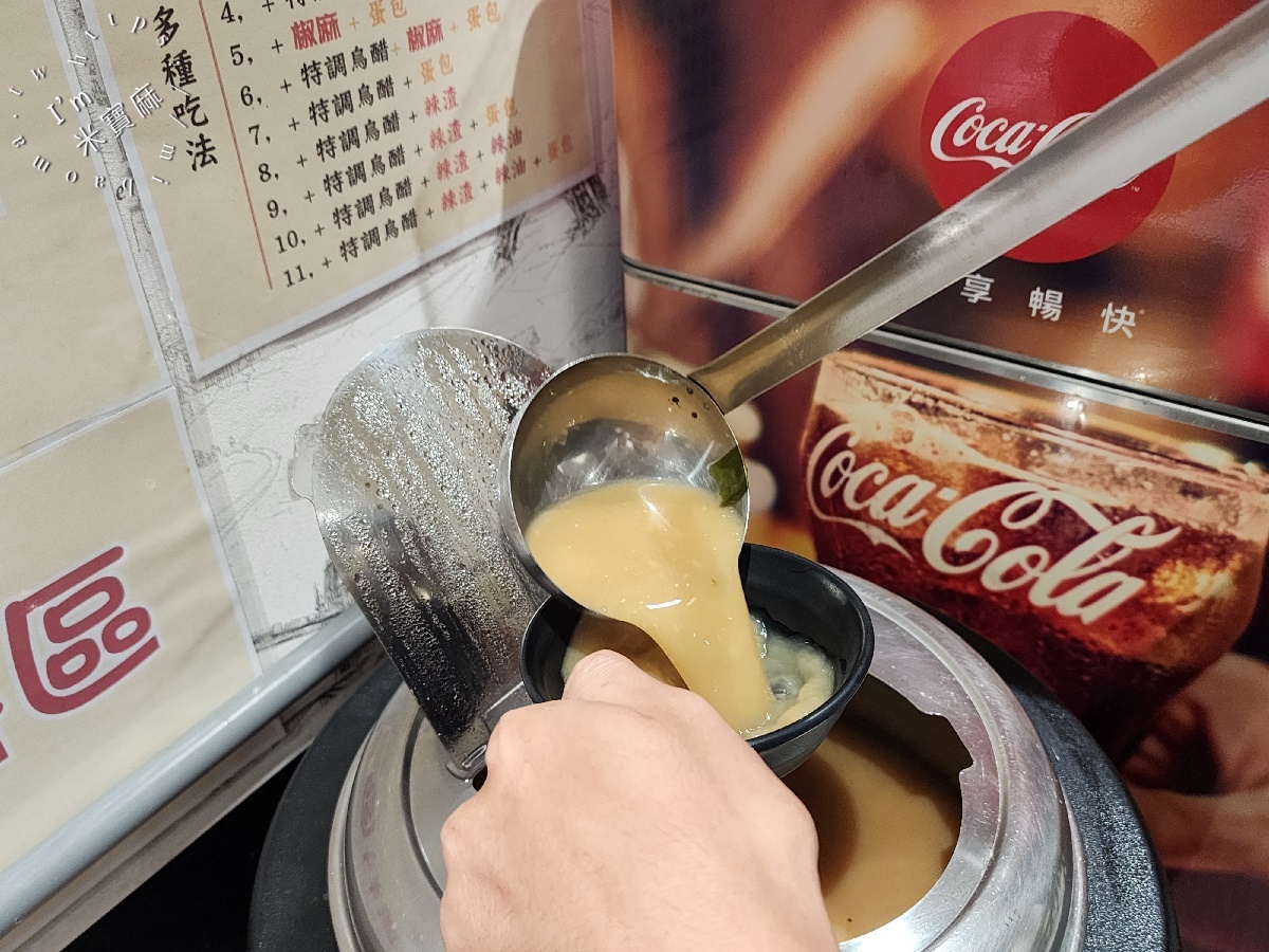 麵老大┃建國中學美食。滿滿紅燒肉實在太滿足了，烏醋拌麵加上半熟蛋簡直邪惡