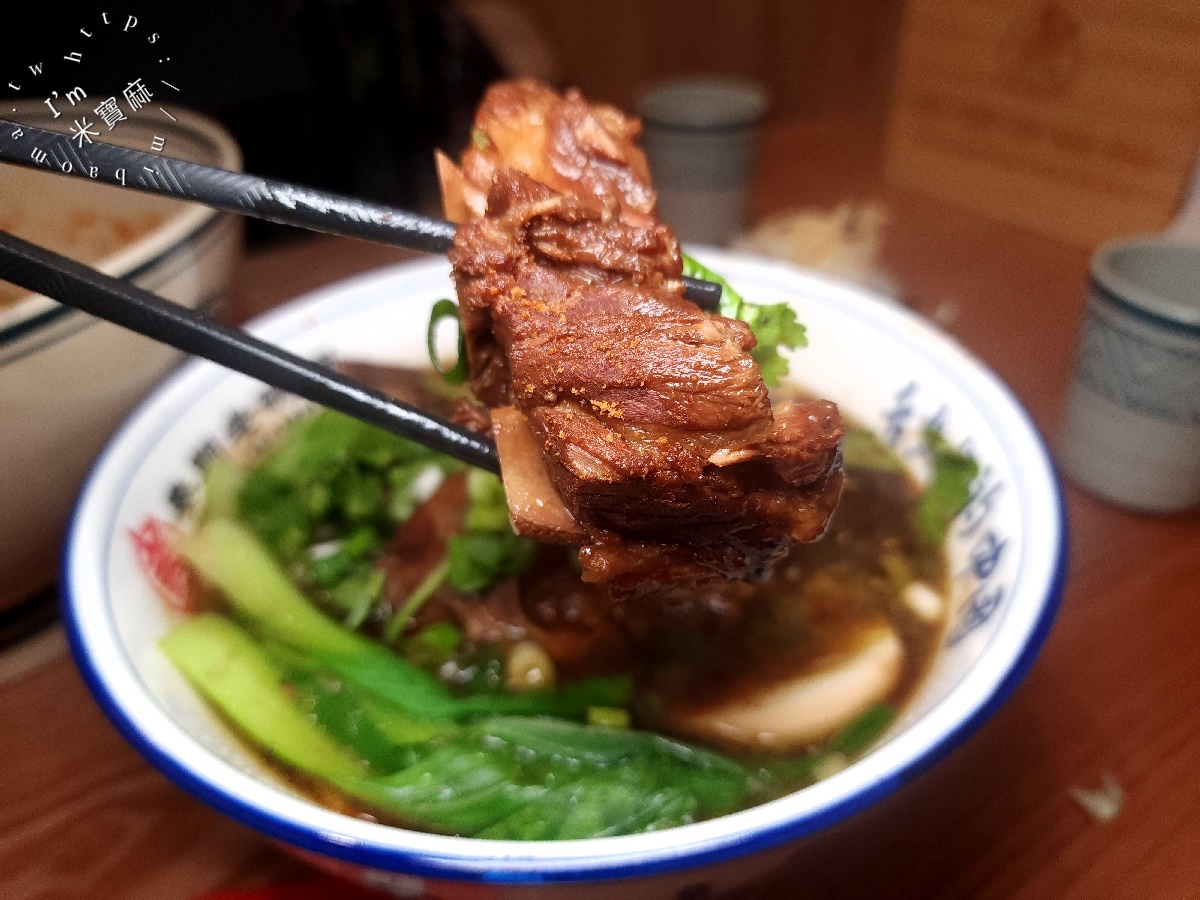 秦朝老碗麵┃板橋美食。手工扯麵特色必嘗、30元小菜任你夾滿滿，內用還有涼飲無限提供