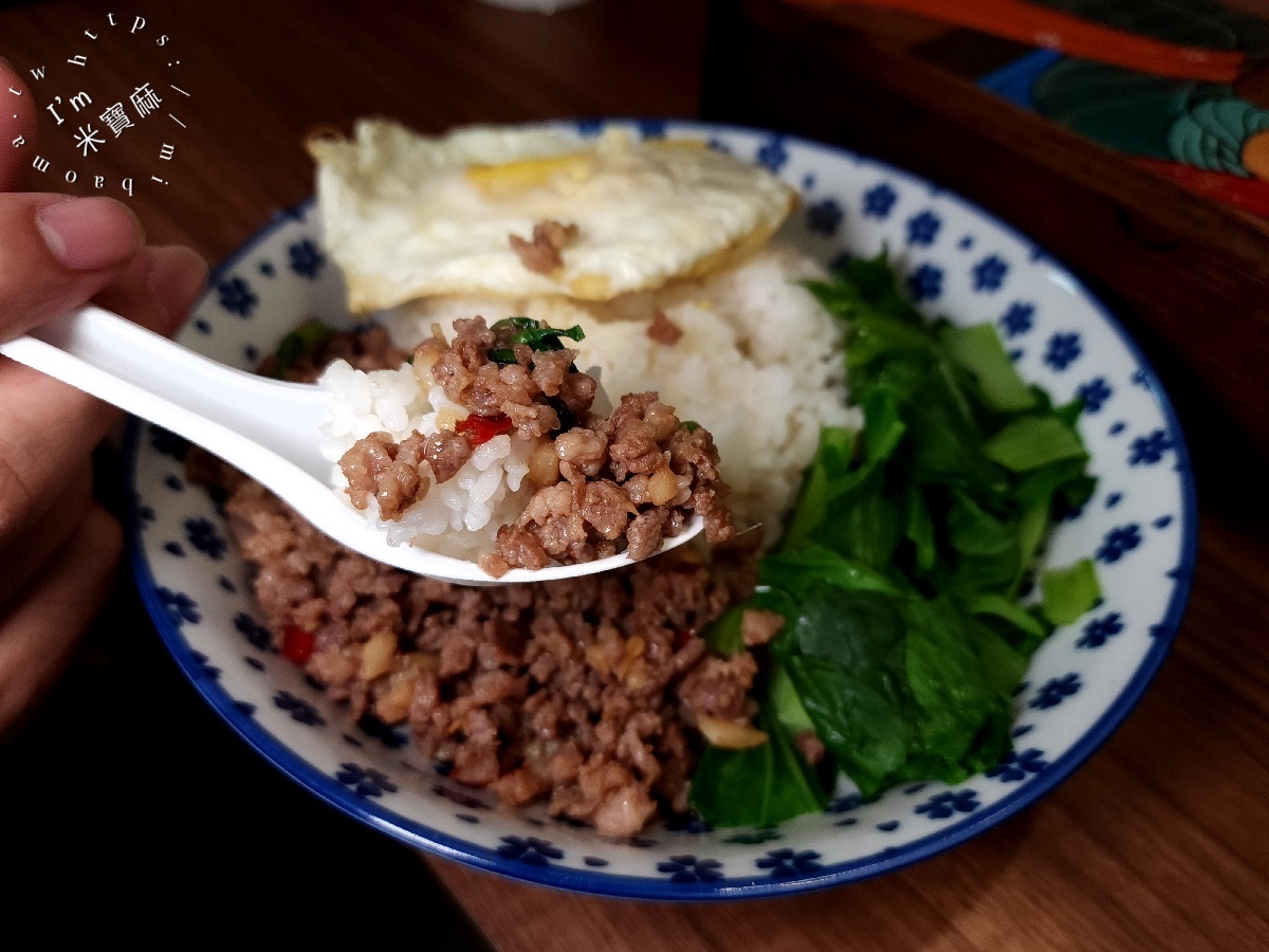泰萬 ไทหวั่น ┃萬華美食。異國風味打拋豬、泰式炒麵都正點，還有泰奶也很不錯