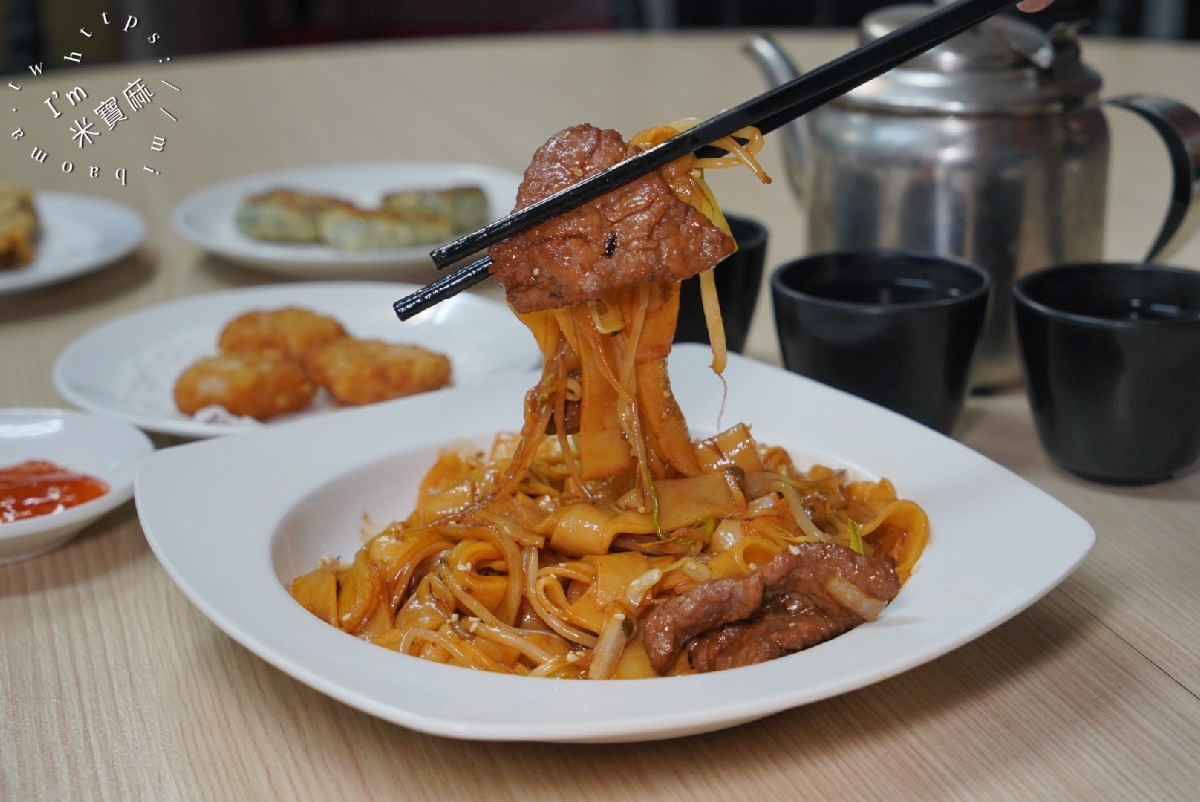 好饗吃茶餐廳┃中正區港式 茶餐廳。藏身市場的好味道，從早上就開賣的港點熱炒小食