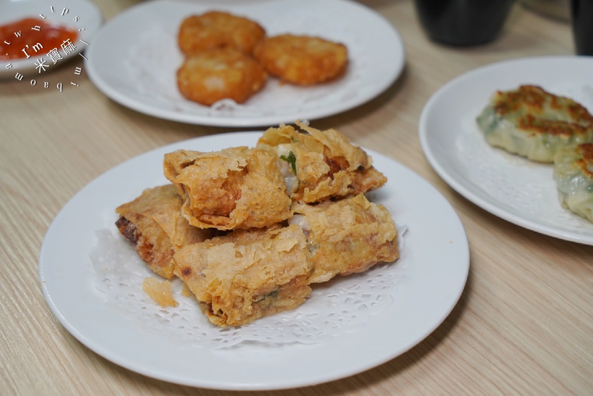 好饗吃茶餐廳┃中正區港式 茶餐廳。藏身市場的好味道，從早上就開賣的港點熱炒小食