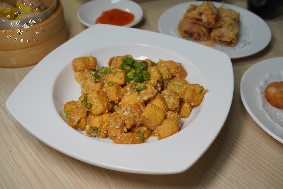 好饗吃茶餐廳┃中正區港式 茶餐廳。藏身市場的好味道，從早上就開賣的港點熱炒小食