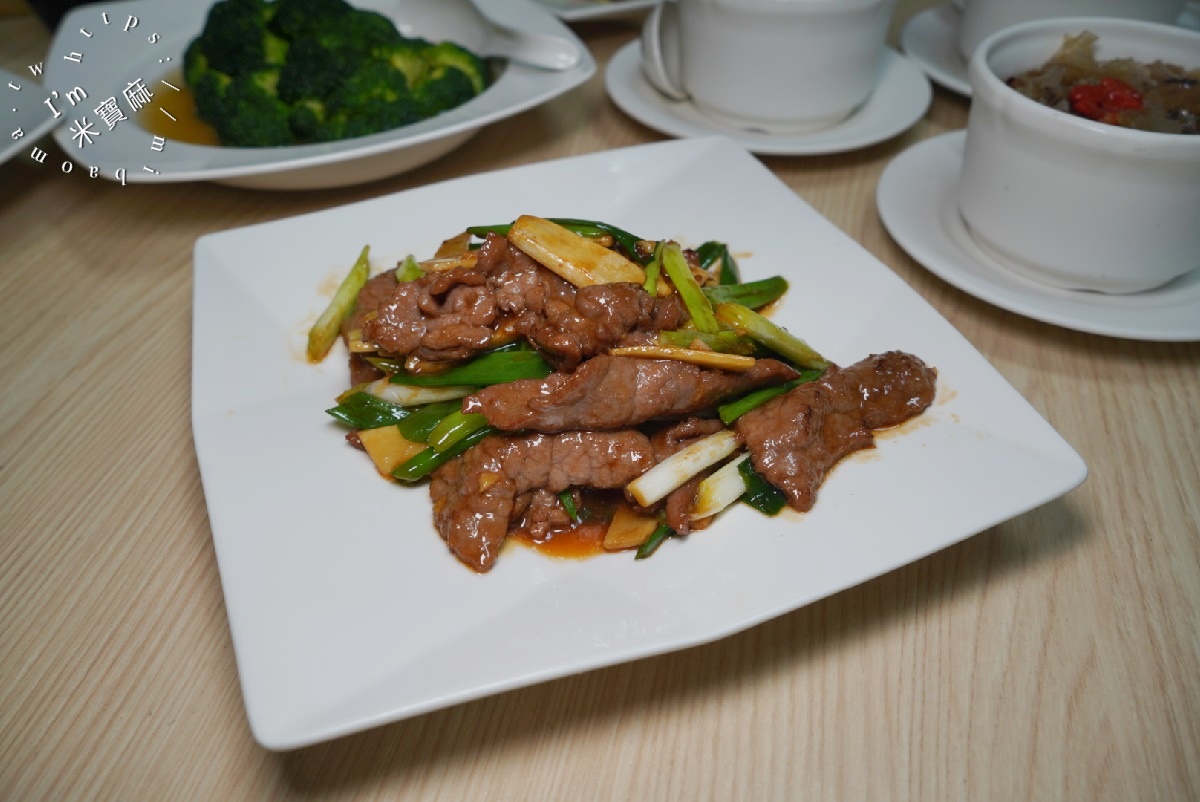 好饗吃茶餐廳┃中正區港式 茶餐廳。藏身市場的好味道，從早上就開賣的港點熱炒小食