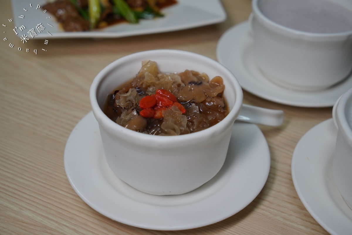 好饗吃茶餐廳┃中正區港式 茶餐廳。藏身市場的好味道，從早上就開賣的港點熱炒小食