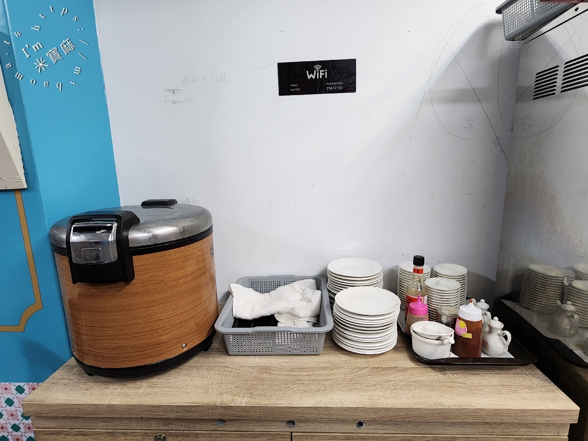 好饗吃茶餐廳┃中正區港式 茶餐廳。藏身市場的好味道，從早上就開賣的港點熱炒小食