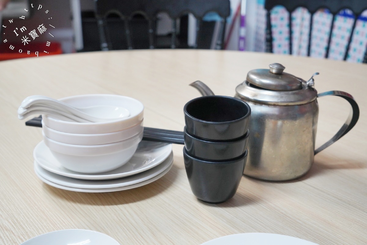 好饗吃茶餐廳┃中正區港式 茶餐廳。藏身市場的好味道，從早上就開賣的港點熱炒小食