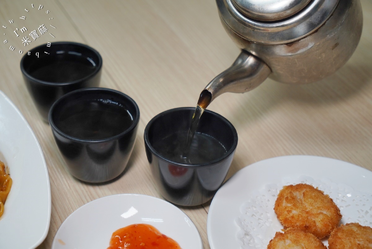 好饗吃茶餐廳┃中正區港式 茶餐廳。藏身市場的好味道，從早上就開賣的港點熱炒小食